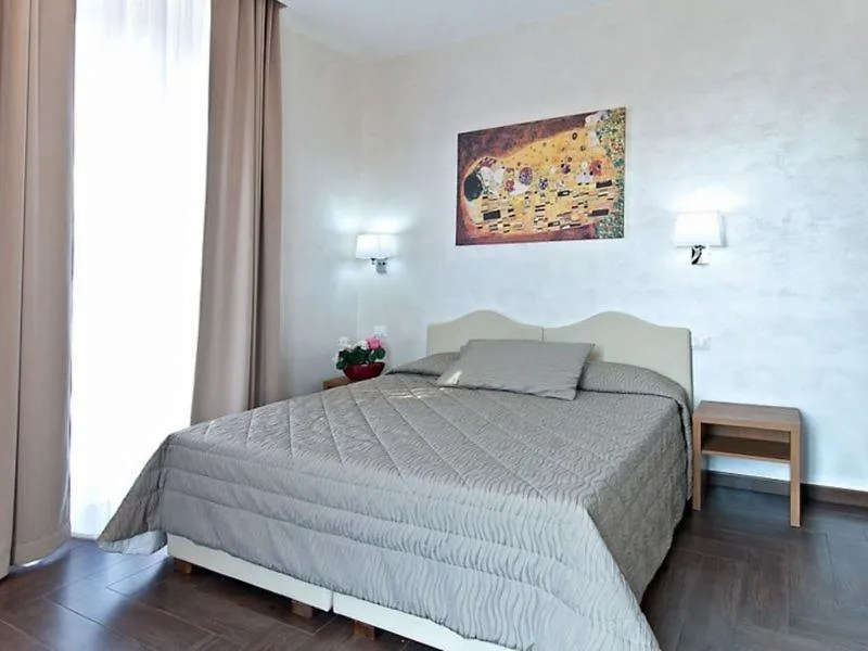 Collina Suites Roma 2*,  Italia