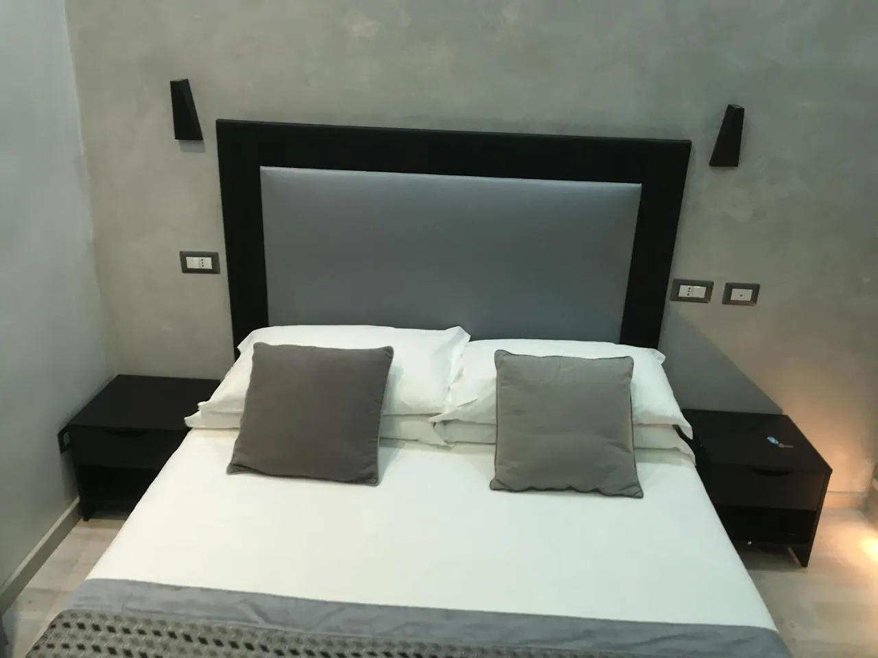 Collina Suites Roma 2*,  Italia