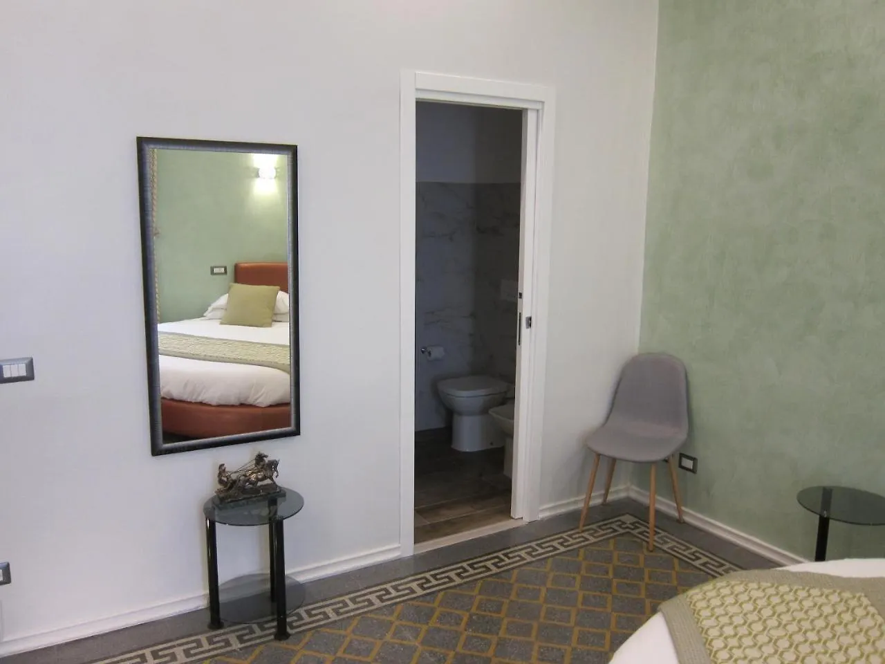 Collina Suites Roma 2*,  Italia